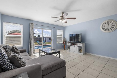 Villa ou maison à vendre à Port St. Lucie, Floride: 3 chambres, 109.16 m2 № 2187969 - photo 6