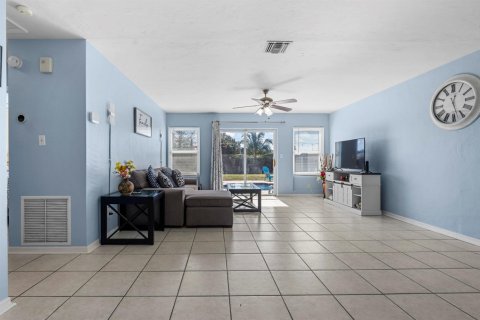 Villa ou maison à vendre à Port St. Lucie, Floride: 3 chambres, 109.16 m2 № 2187969 - photo 4