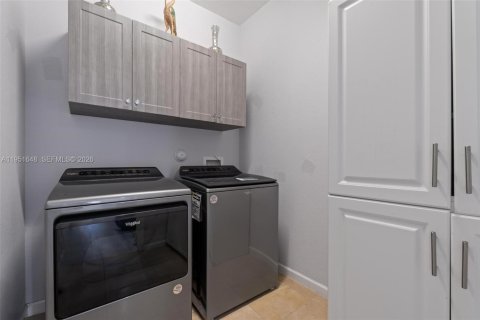 Villa ou maison à vendre à Hialeah, Floride: 5 chambres, 308.06 m2 № 2009485 - photo 29