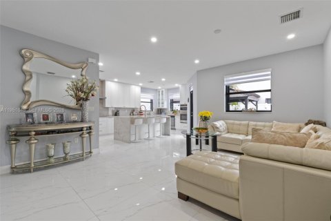 Villa ou maison à vendre à Hialeah, Floride: 5 chambres, 308.06 m2 № 2009485 - photo 7