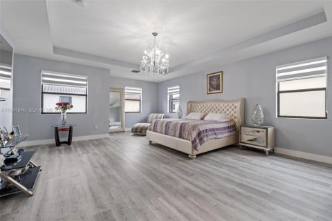 Villa ou maison à vendre à Hialeah, Floride: 5 chambres, 308.06 m2 № 2009485 - photo 19