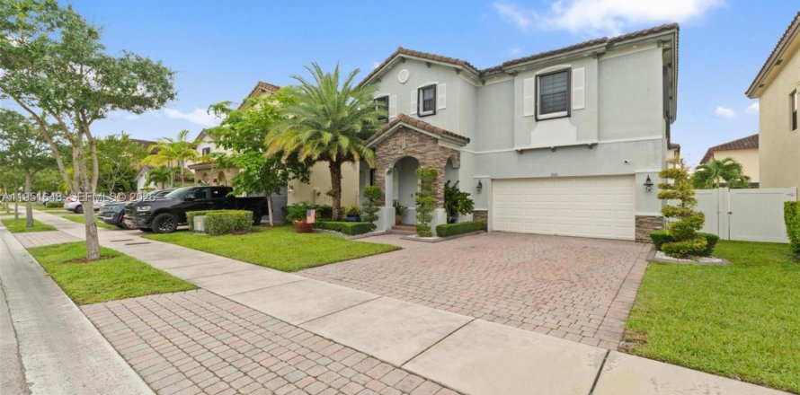 Villa ou maison à Hialeah, Floride 5 chambres, 308.06 m2 № 2009485