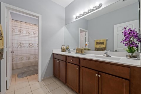 Villa ou maison à vendre à Hialeah, Floride: 5 chambres, 308.06 m2 № 2009485 - photo 27