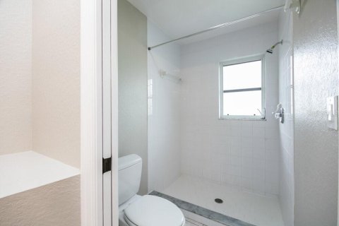 House in Cape Coral, Florida 3 bedrooms, 140.47 sq.m. № 1918006 - photo 8