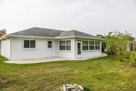 House in Cape Coral, Florida 3 bedrooms, 140.47 sq.m. № 1918006 - photo 13