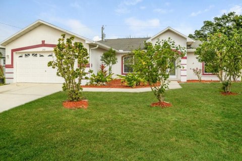 House in Cape Coral, Florida 3 bedrooms, 140.47 sq.m. № 1918006 - photo 2