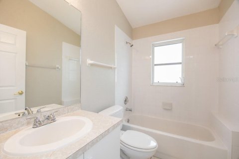 House in Cape Coral, Florida 3 bedrooms, 140.47 sq.m. № 1918006 - photo 12