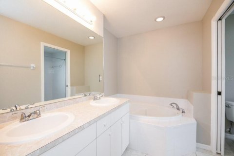 House in Cape Coral, Florida 3 bedrooms, 140.47 sq.m. № 1918006 - photo 9