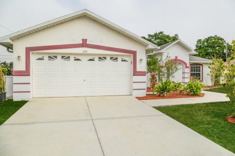 House in Cape Coral, Florida 3 bedrooms, 140.47 sq.m. № 1918006 - photo 1