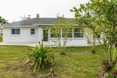 House in Cape Coral, Florida 3 bedrooms, 140.47 sq.m. № 1918006 - photo 14