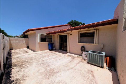 Townhouse in Cooper City, Florida 2 bedrooms, 112.04 sq.m. № 1699508 - photo 12