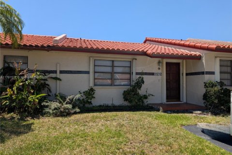 Townhouse in Cooper City, Florida 2 bedrooms, 112.04 sq.m. № 1699508 - photo 1