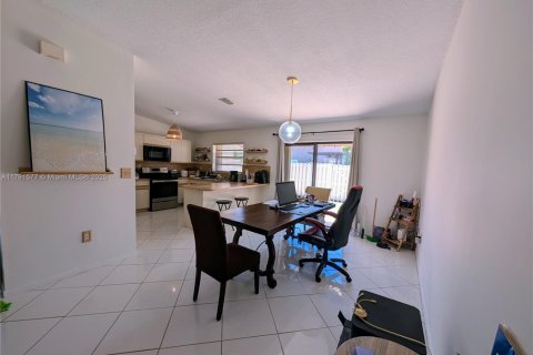 Townhouse in Cooper City, Florida 2 bedrooms, 112.04 sq.m. № 1699508 - photo 3