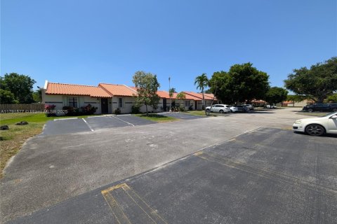 Townhouse in Cooper City, Florida 2 bedrooms, 112.04 sq.m. № 1699508 - photo 13