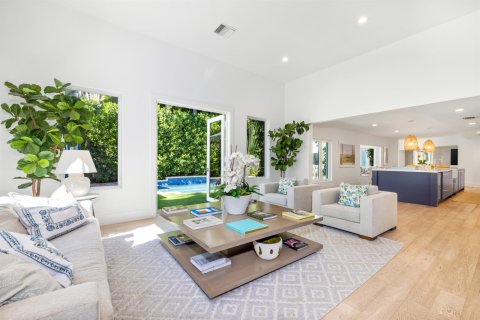 House in West Palm Beach, Florida 6 bedrooms, 478.26 sq.m. № 2146827 - photo 9