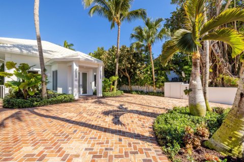 House in West Palm Beach, Florida 6 bedrooms, 478.26 sq.m. № 2146827 - photo 7