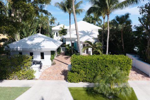 House in West Palm Beach, Florida 6 bedrooms, 478.26 sq.m. № 2146827 - photo 2