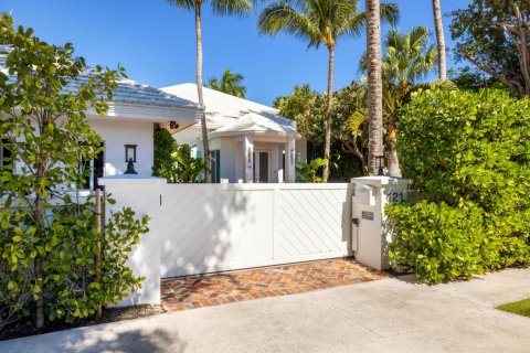 House in West Palm Beach, Florida 6 bedrooms, 478.26 sq.m. № 2146827 - photo 5