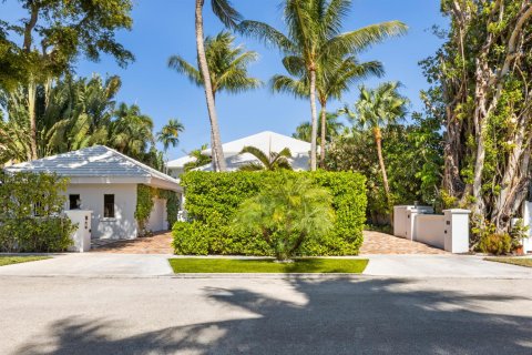 House in West Palm Beach, Florida 6 bedrooms, 478.26 sq.m. № 2146827 - photo 4