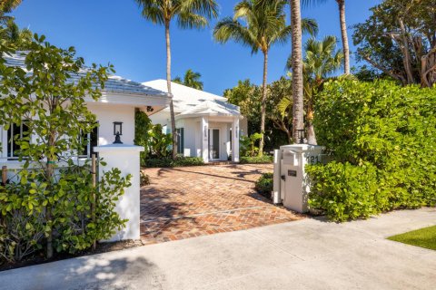 House in West Palm Beach, Florida 6 bedrooms, 478.26 sq.m. № 2146827 - photo 6