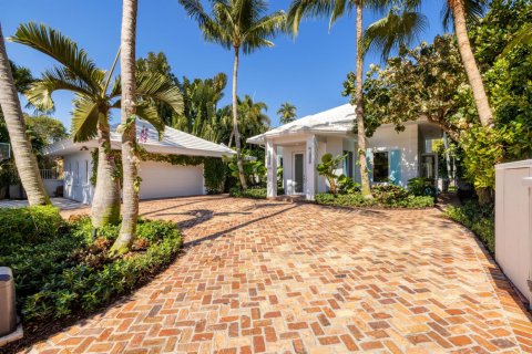 House in West Palm Beach, Florida 6 bedrooms, 478.26 sq.m. № 2146827 - photo 3