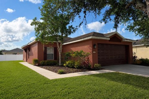 House in Brooksville, Florida 3 bedrooms, 117.06 sq.m. № 2220375