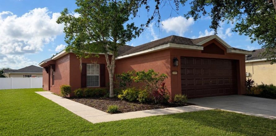 House in Brooksville, Florida 3 bedrooms, 117.06 sq.m. № 2220375