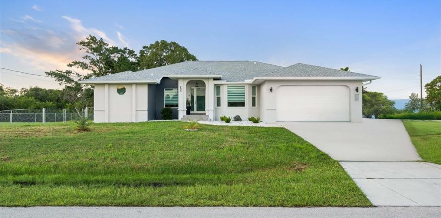 House in Punta Gorda, Florida 3 bedrooms, 189.99 sq.m. № 1914811