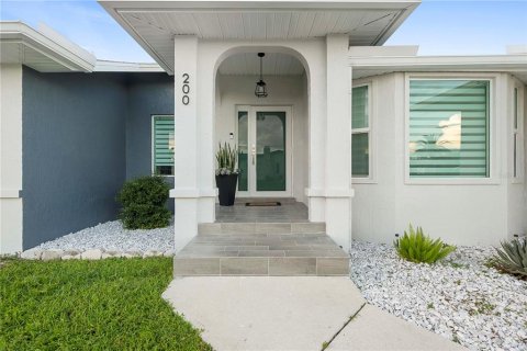 House in Punta Gorda, Florida 3 bedrooms, 189.99 sq.m. № 1914811 - photo 6