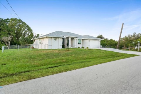 House in Punta Gorda, Florida 3 bedrooms, 189.99 sq.m. № 1914811 - photo 4