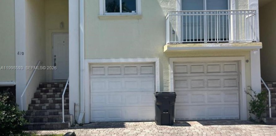 Touwnhouse à Hollywood, Floride 3 chambres, 199.74 m2 № 2060469