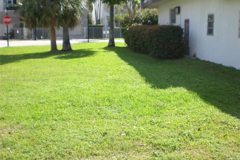 Villa ou maison à vendre à Sunny Isles Beach, Floride: 6 chambres № 1985369 - photo 1