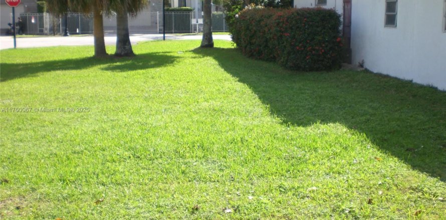 Villa ou maison à Sunny Isles Beach, Floride 6 chambres № 1985369