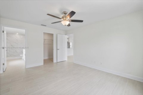 Villa ou maison à vendre à Cape Coral, Floride: 4 chambres, 164.16 m2 № 1893278 - photo 15