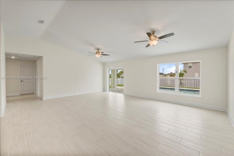 Villa ou maison à vendre à Cape Coral, Floride: 4 chambres, 164.16 m2 № 1893278 - photo 9