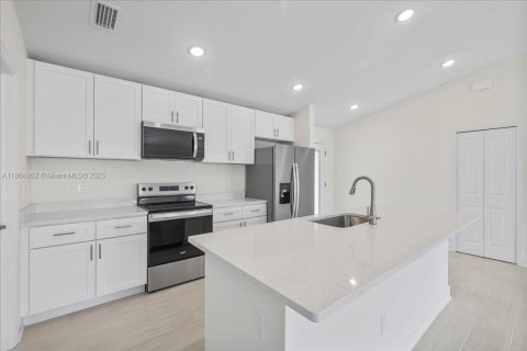 Villa ou maison à vendre à Cape Coral, Floride: 4 chambres, 164.16 m2 № 1893278 - photo 6