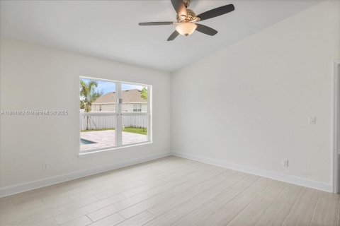 Villa ou maison à vendre à Cape Coral, Floride: 4 chambres, 164.16 m2 № 1893278 - photo 13
