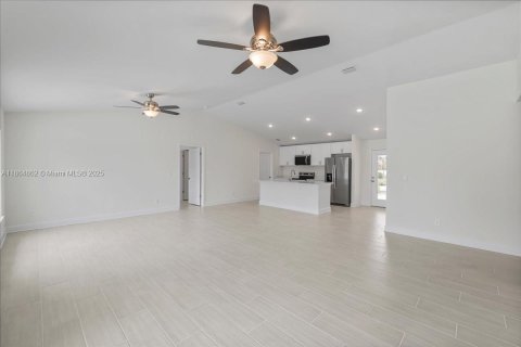 Villa ou maison à vendre à Cape Coral, Floride: 4 chambres, 164.16 m2 № 1893278 - photo 11