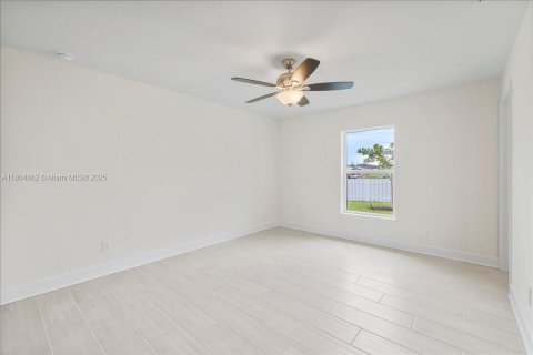 Villa ou maison à vendre à Cape Coral, Floride: 4 chambres, 164.16 m2 № 1893278 - photo 23