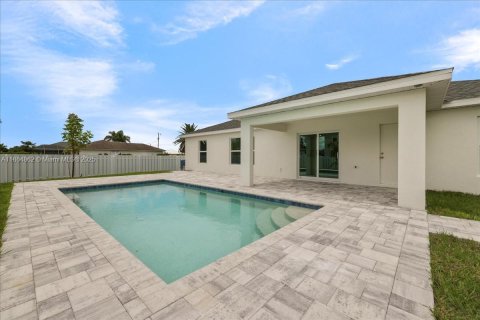 Villa ou maison à vendre à Cape Coral, Floride: 4 chambres, 164.16 m2 № 1893278 - photo 3