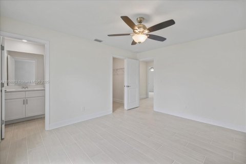 Villa ou maison à vendre à Cape Coral, Floride: 4 chambres, 164.16 m2 № 1893278 - photo 24