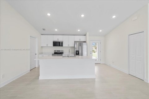 Villa ou maison à vendre à Cape Coral, Floride: 4 chambres, 164.16 m2 № 1893278 - photo 5