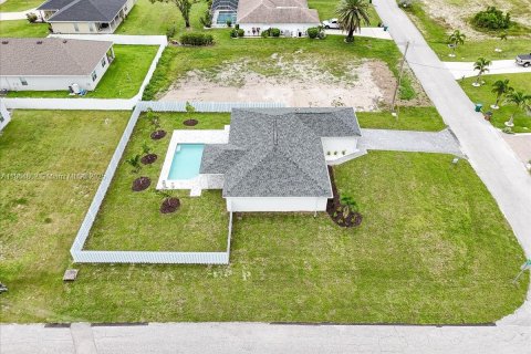 Villa ou maison à vendre à Cape Coral, Floride: 4 chambres, 164.16 m2 № 1893278 - photo 27