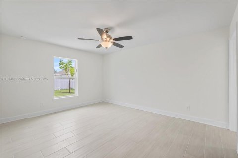 Villa ou maison à vendre à Cape Coral, Floride: 4 chambres, 164.16 m2 № 1893278 - photo 14