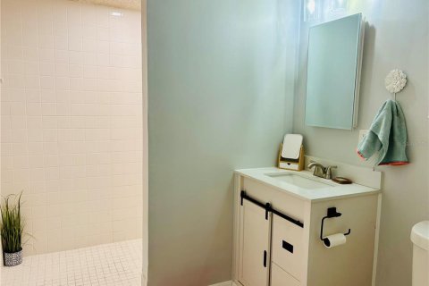 House in Saint Petersburg, Florida 3 bedrooms, 140.56 sq.m. № 1865874 - photo 7