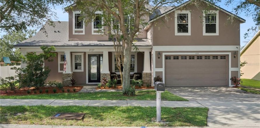 House in Minneola, Florida 5 bedrooms, 291.99 sq.m. № 2237938