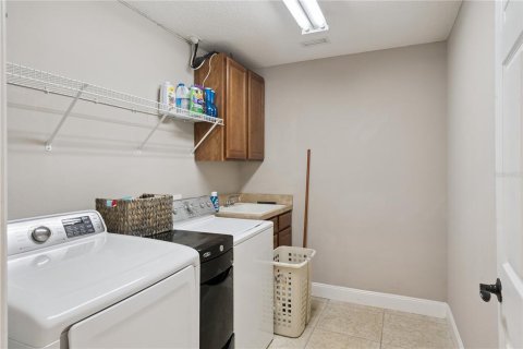 House in Minneola, Florida 5 bedrooms, 291.99 sq.m. № 2237938 - photo 29