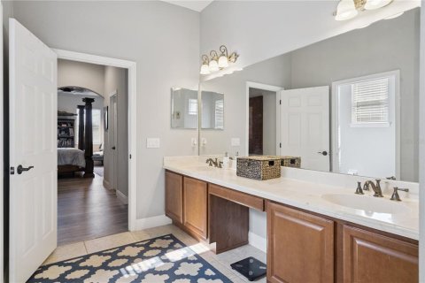 House in Minneola, Florida 5 bedrooms, 291.99 sq.m. № 2237938 - photo 24