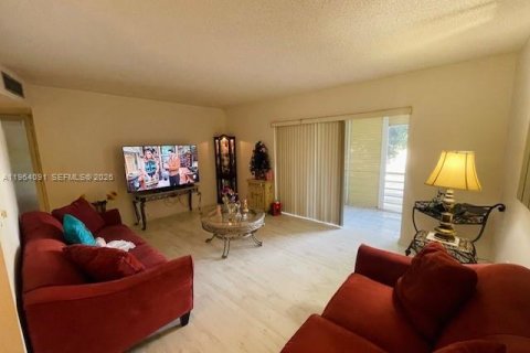 Condo in Tamarac, Florida, 1 bedroom  № 2081077