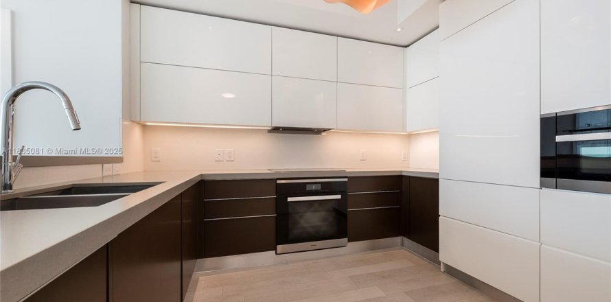 Condominio en Sunrise, Florida, 3 dormitorios  № 1821544